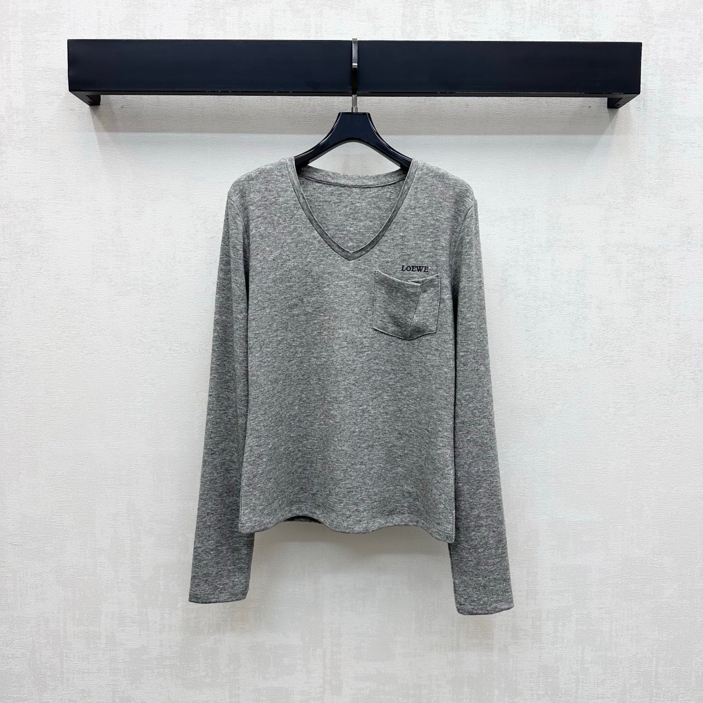 LOEWE 26S LONG-SLEEVE V-NECK T-SHIRT 656