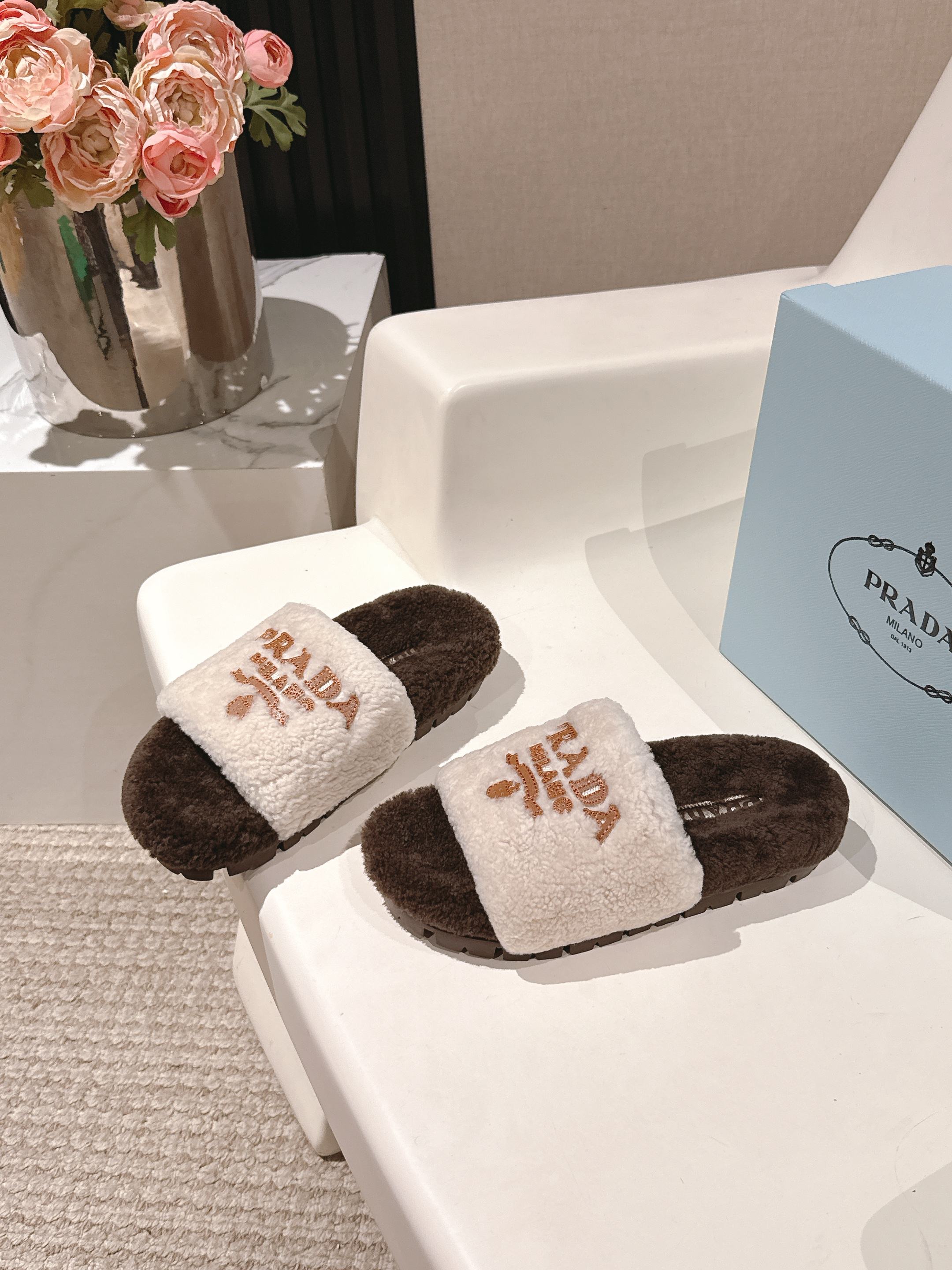 PRADA 25S FLAT MULES IN WHITE AND DARK BROWN RABBIT FUR