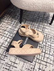 THICK-SOLED THONG SANDAL IN MACAROON BEIGE LAMBSKIN