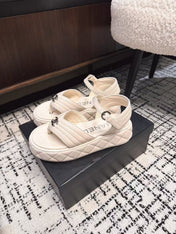 THICK-SOLED THONG SANDAL IN WHITE CREAM LAMBSKIN