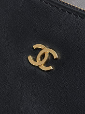 CHANEL 26S SMALL FLAP BAG 21 IN BLACK MESH-WOVEN RAFFIA AND CALFSKIN GOLD HARDWARE