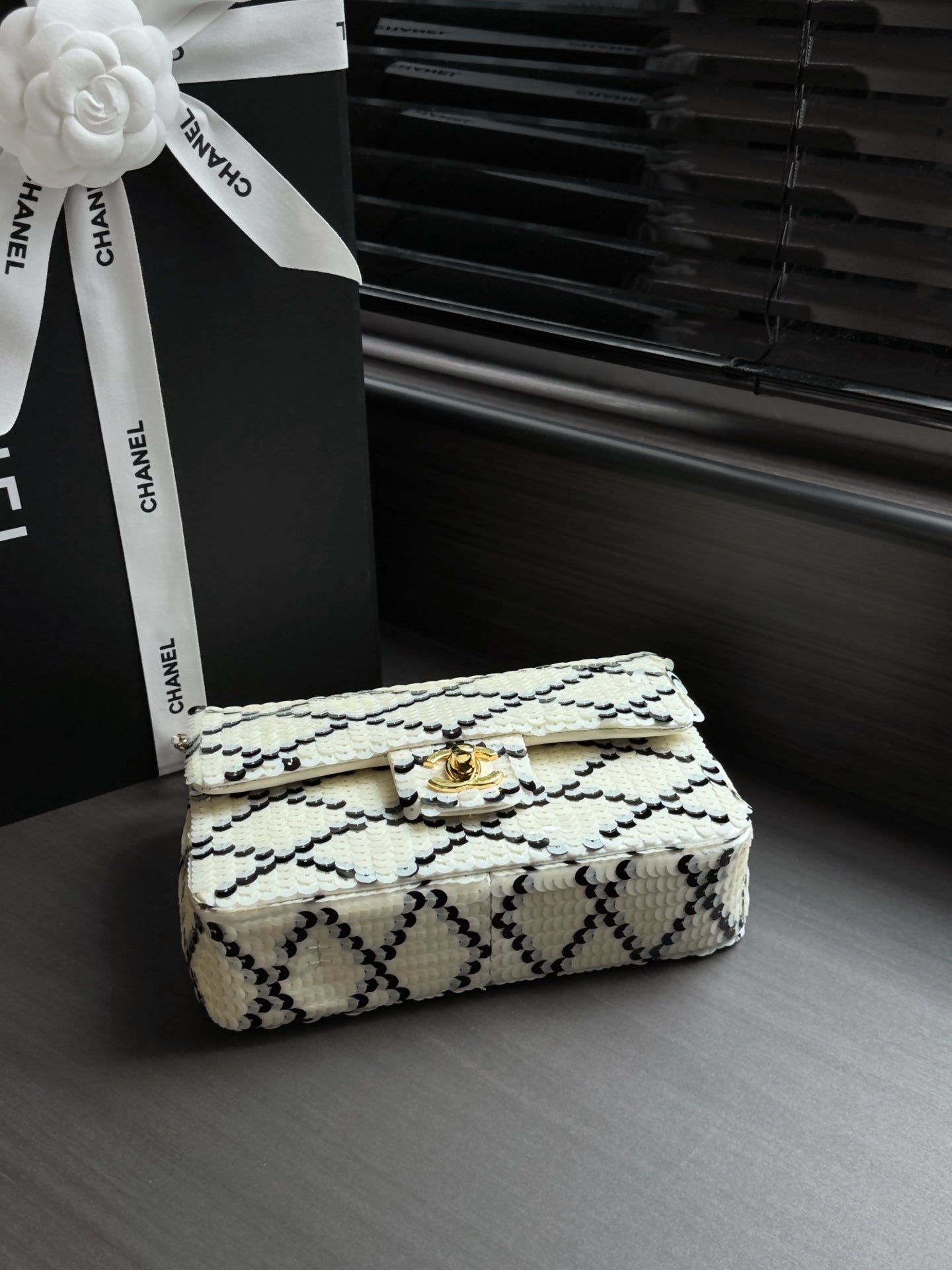 CHANEL 26S CLASSIC FLAP BAG 21 IN CREAM WHITE WITH BLACK TRIM SEQUINS