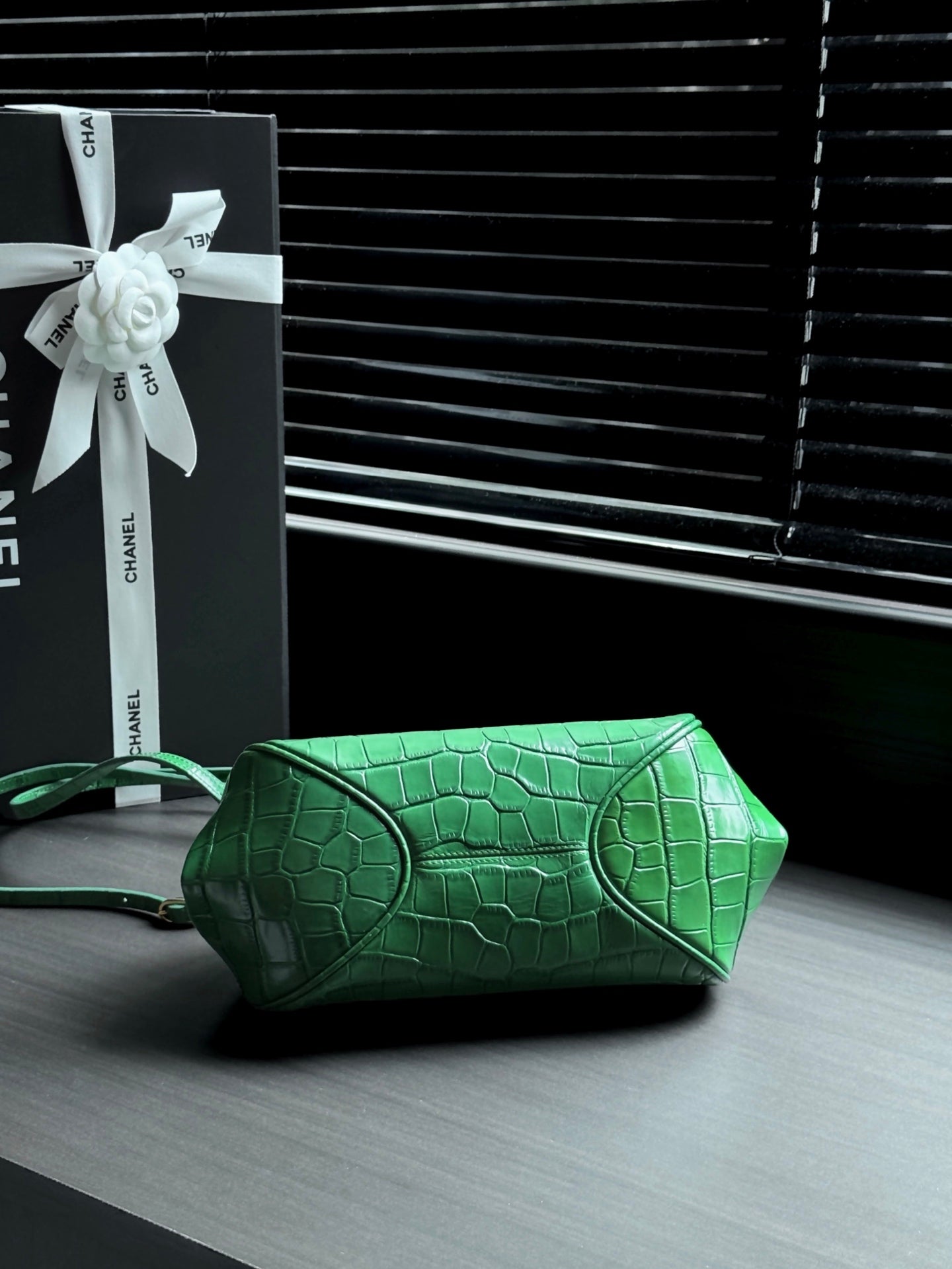 CHANEL 26S SHOULDER BAG 28 IN GREEN CROC-EMBOSSED CALFSKIN