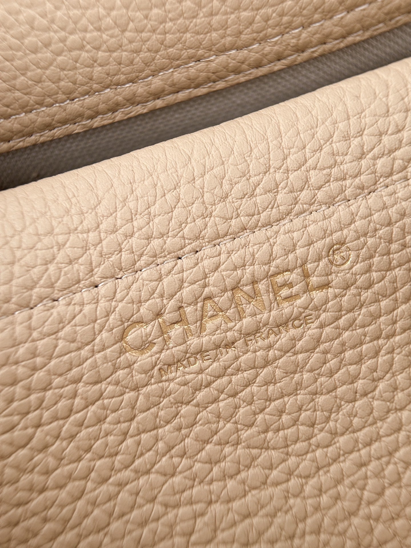 CHANEL 26S SHOULDER BAG 29 IN BEIGE GRAINED CALFSKIN