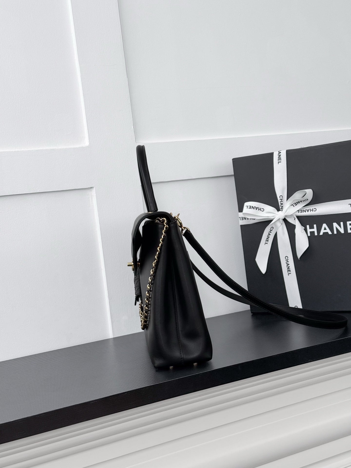 CHANEL 26S HANDBAG 32 IN BLACK SMOOTH CALFSKIN
