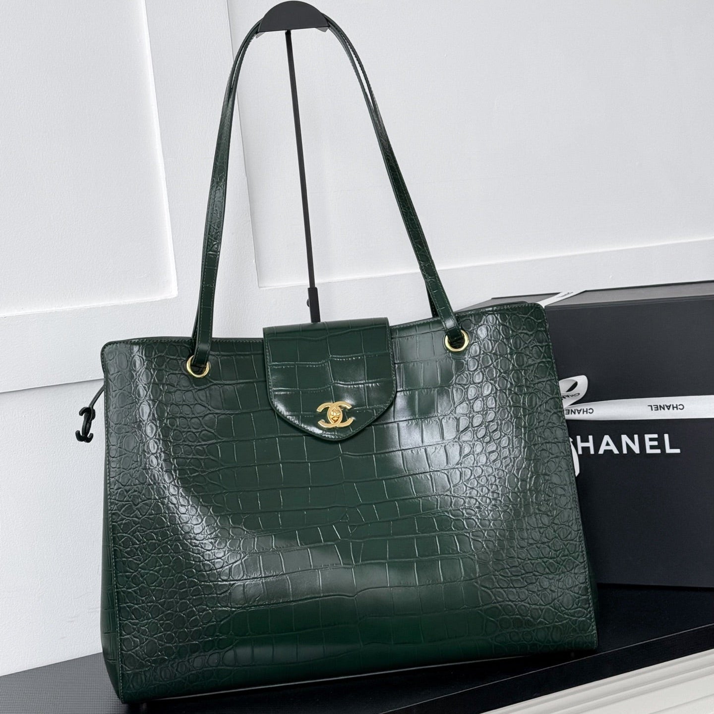 CHANEL 26S SHOPPING TOTE BAG 46 IN DARK GREEN CROC-EMBOSSED CALFSKIN