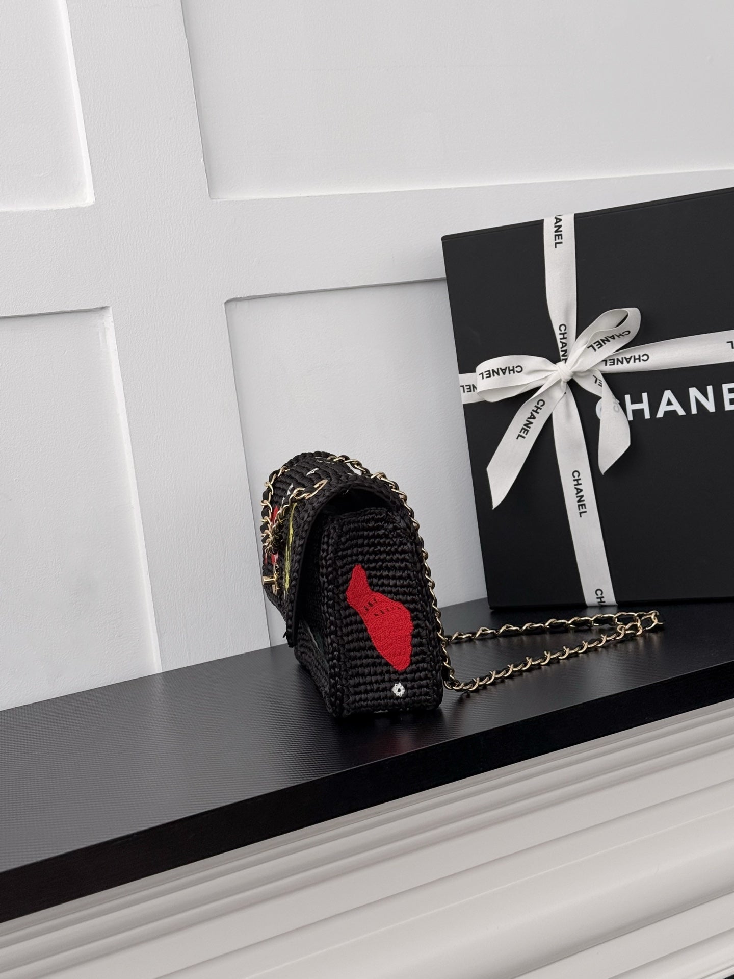 CHANEL 26S CLASSIC FLAP BAG 25 IN BLACK CROCHET RAFFIA