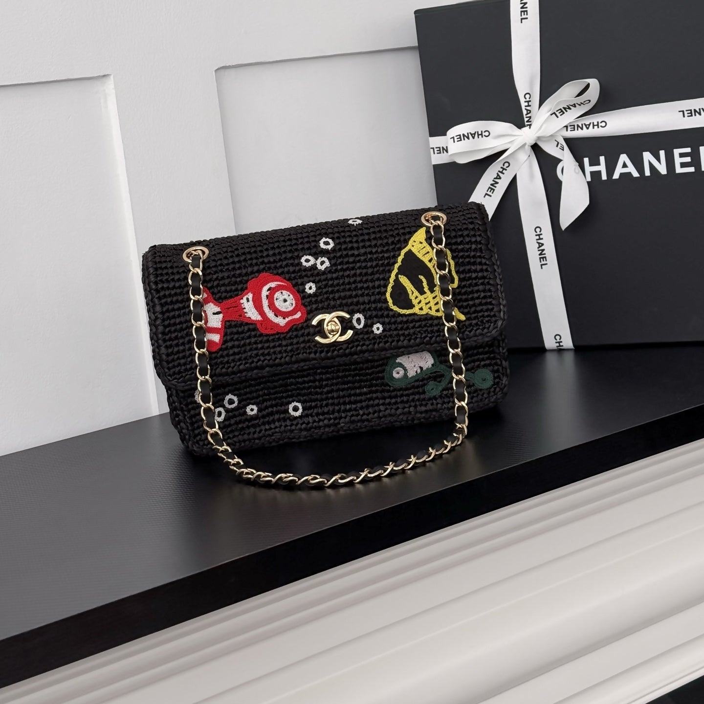 CHANEL 26S CLASSIC FLAP BAG 25 IN BLACK CROCHET RAFFIA