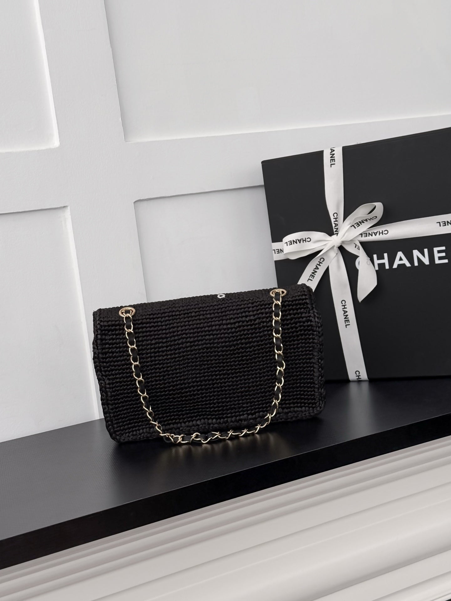CHANEL 26S CLASSIC FLAP BAG 25 IN BLACK CROCHET RAFFIA