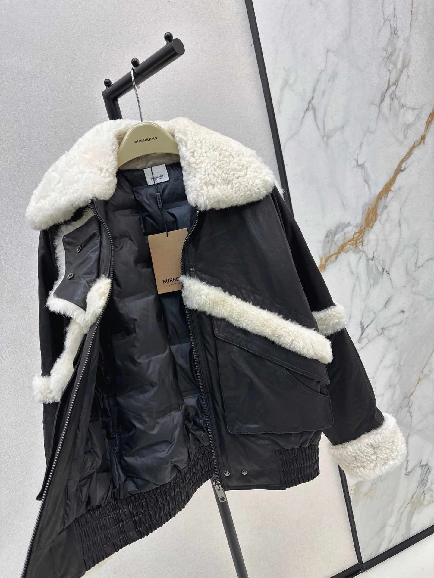 BURBERRY 25S BOMBER JACKET 069