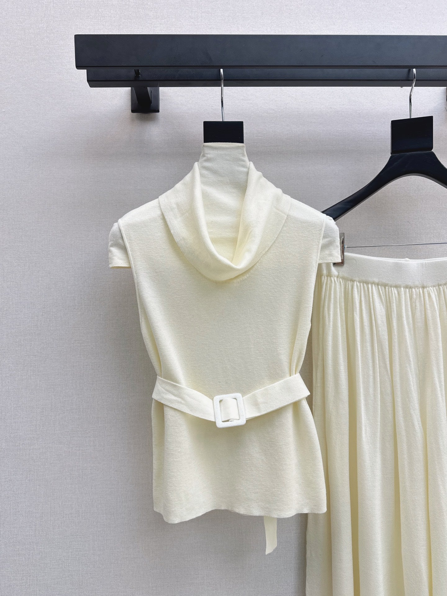 HERMES 26S SLEEVELESS TOP AND STRAIGHT-LEG TROUSERS SET 753