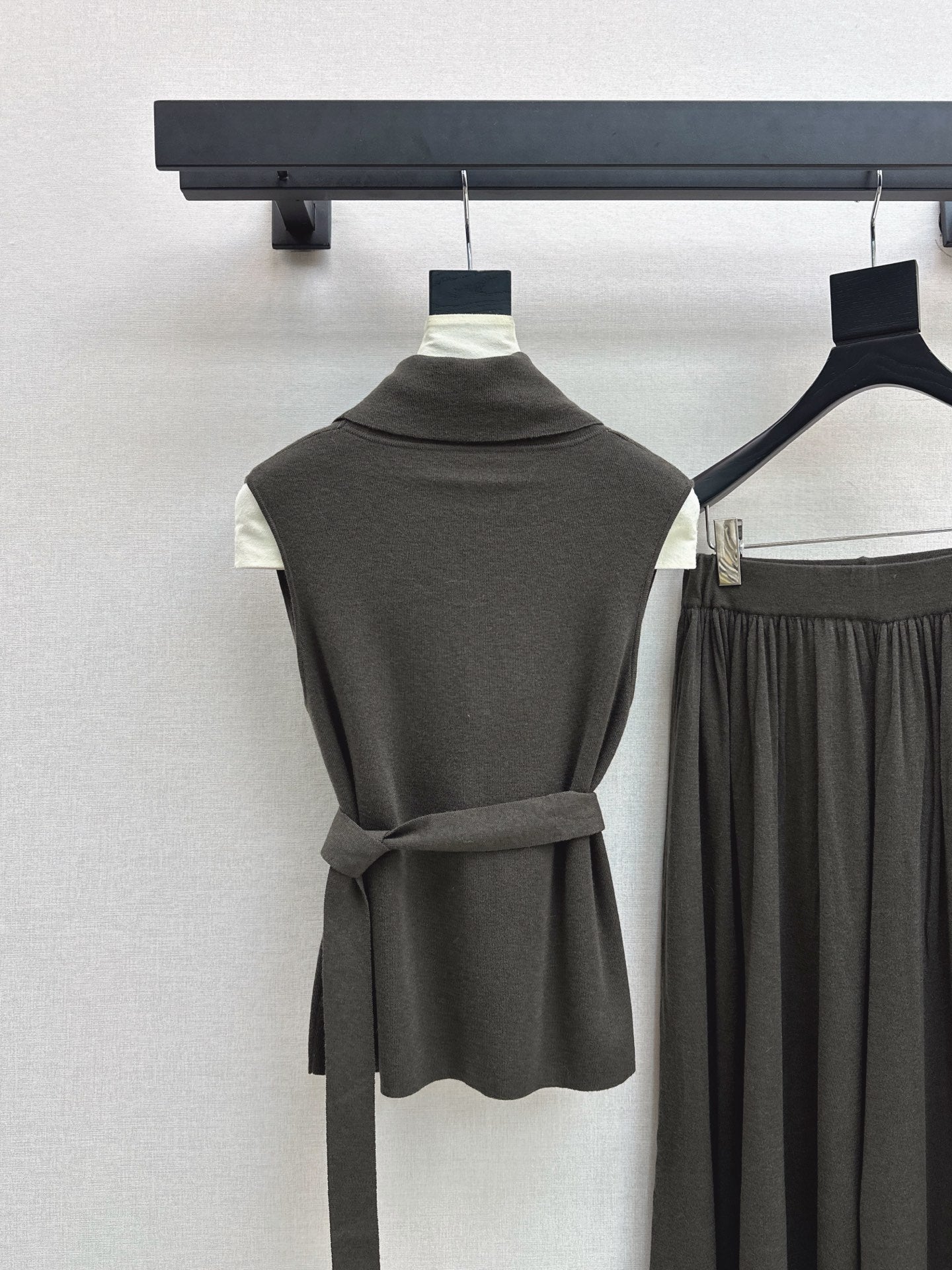HERMES 26S SLEEVELESS TOP AND STRAIGHT-LEG TROUSERS SET 752