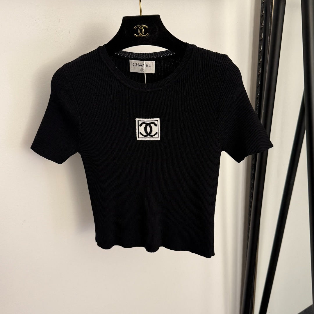 CHANEL 26S SHORT-SLEEVE SWEATER 988