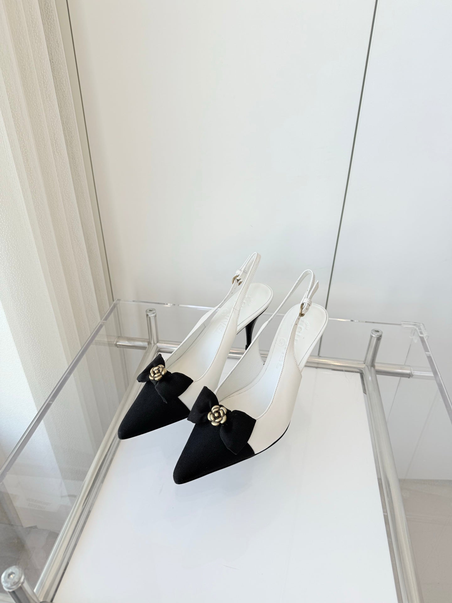SLINGBACKS 80 MM IN WHITE CALFSKIN AND BLACK CANVAS