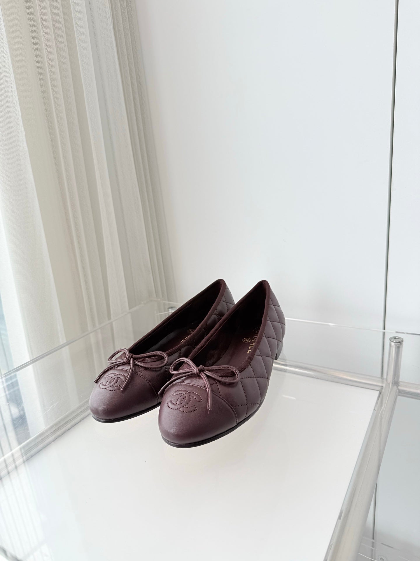 CHANEL 26S BALLET FLATS IN BURGUNDY RED QUILTED CALFSKIN WITH BOW