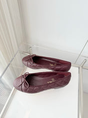 CHANEL 26S BALLET FLATS IN BURGUNDY RED QUILTED CALFSKIN WITH BOW