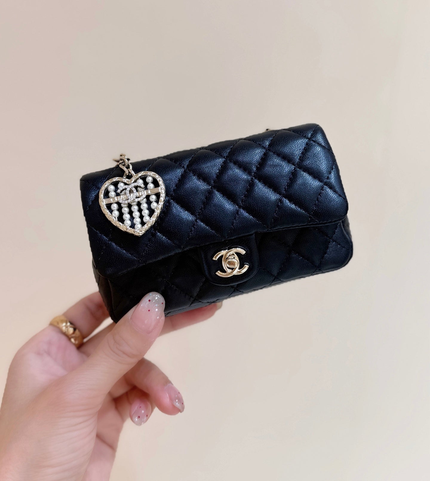 25S CHANEL MINI CF BAG 12 IN BLACK LAMBSKIN HEART MODEL