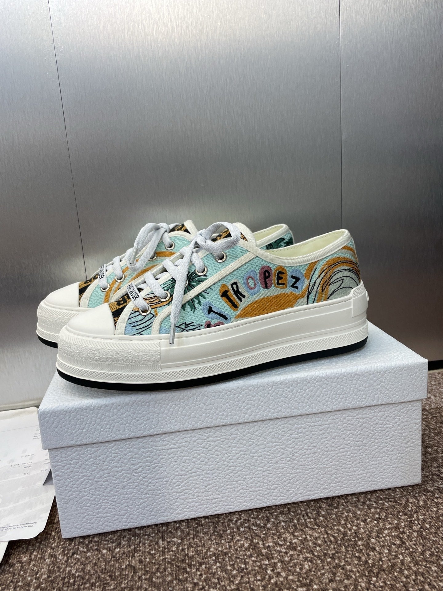 DIOR 25S WALK'N' SNEAKER IN MULTICOLOR DIOR OBLIQUE EMBROIDERED COTTON