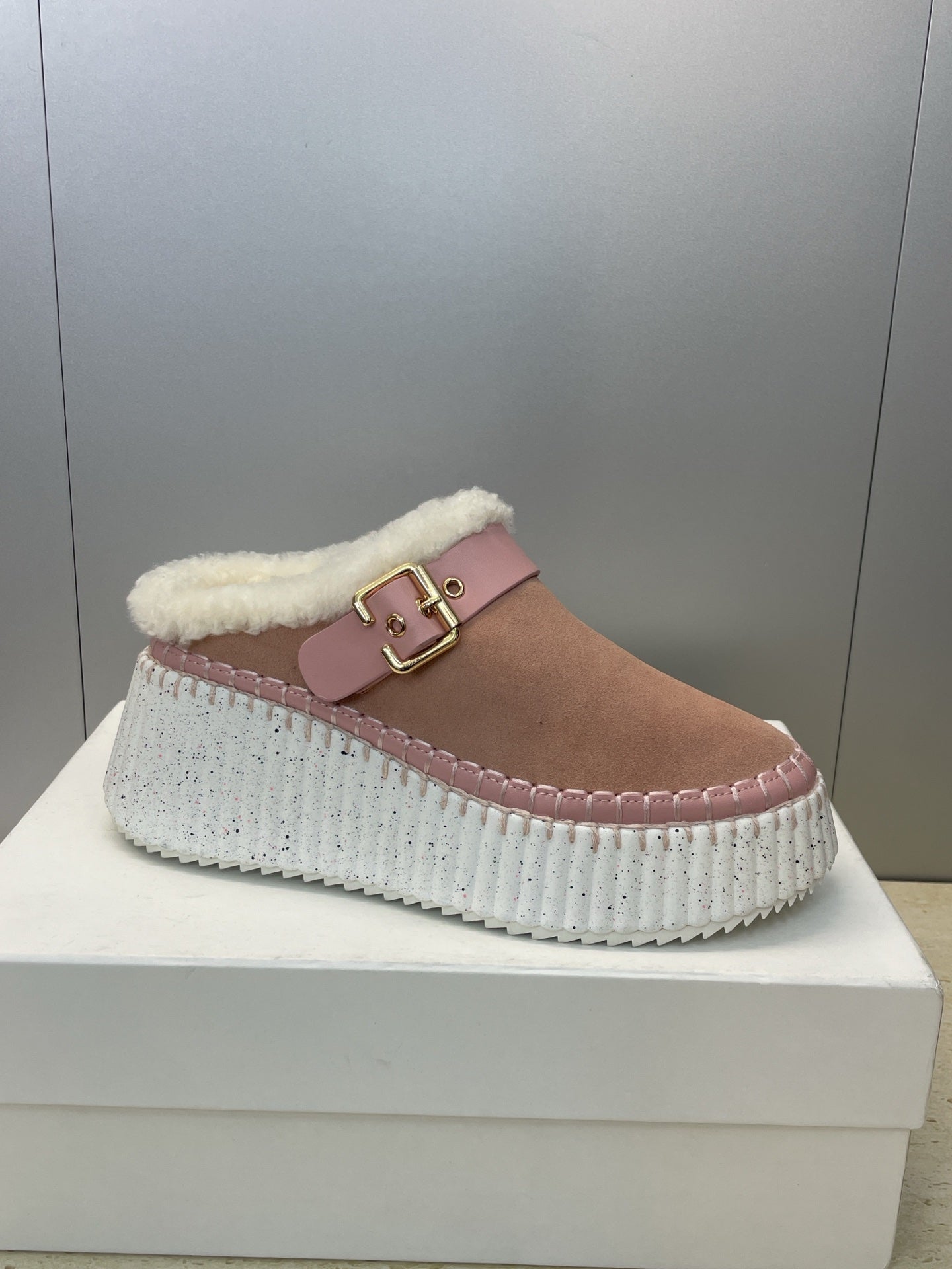 CHLOÉ 26S FUR-LINED WEDGE MULES IN LIGHT PINK SUEDE