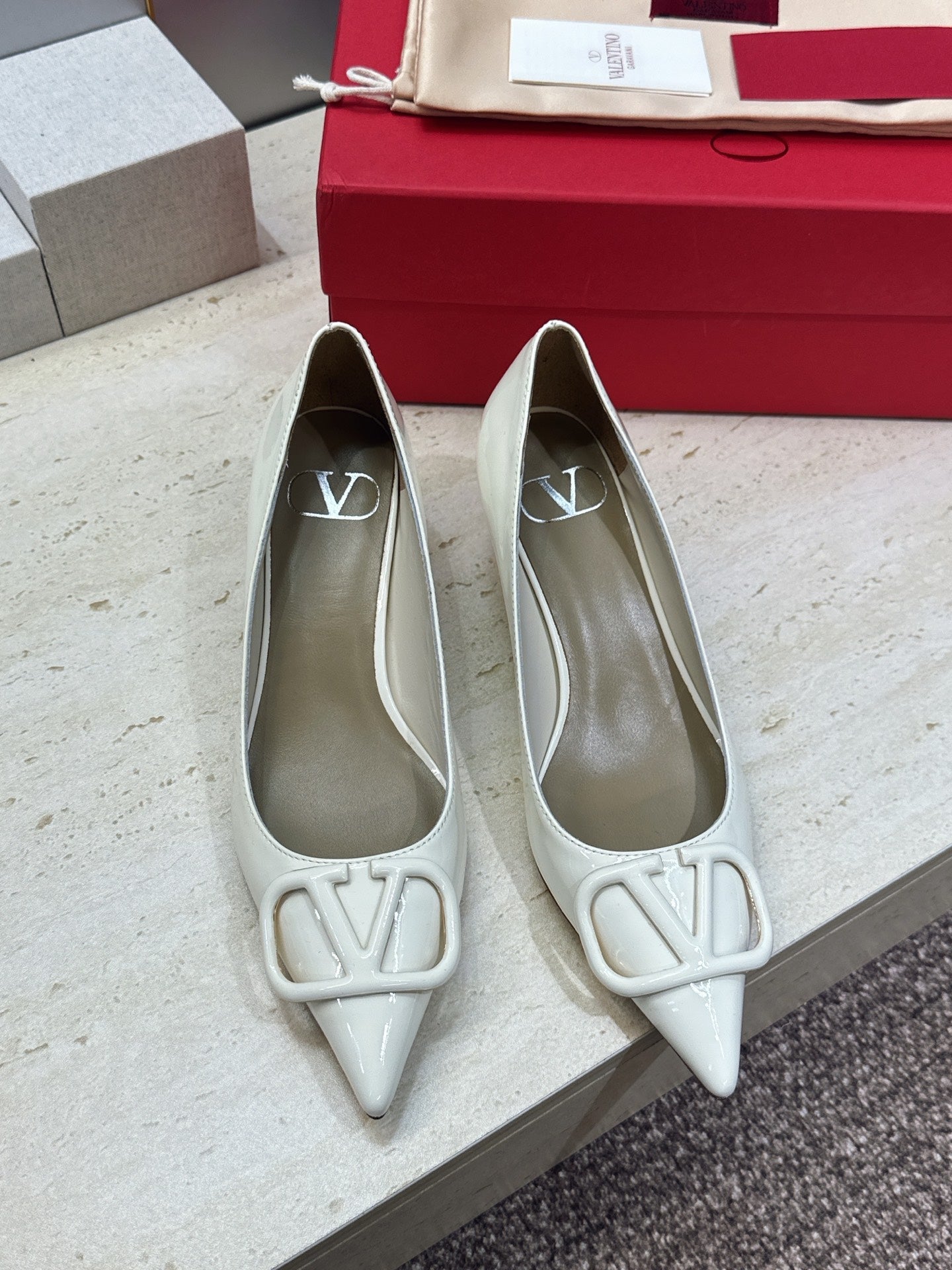 VALENTINO 26S HIGH HEELS 40 MM IN WHITE PATENT CALFSKIN