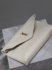 ENVELOPE CLUTCH 29 IN WHITE LAMBSKIN COPPER LOGO
