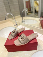 VALENTINO 26S SLIDES IN GREYISH BEIGE CALFSKIN WITH LOGO