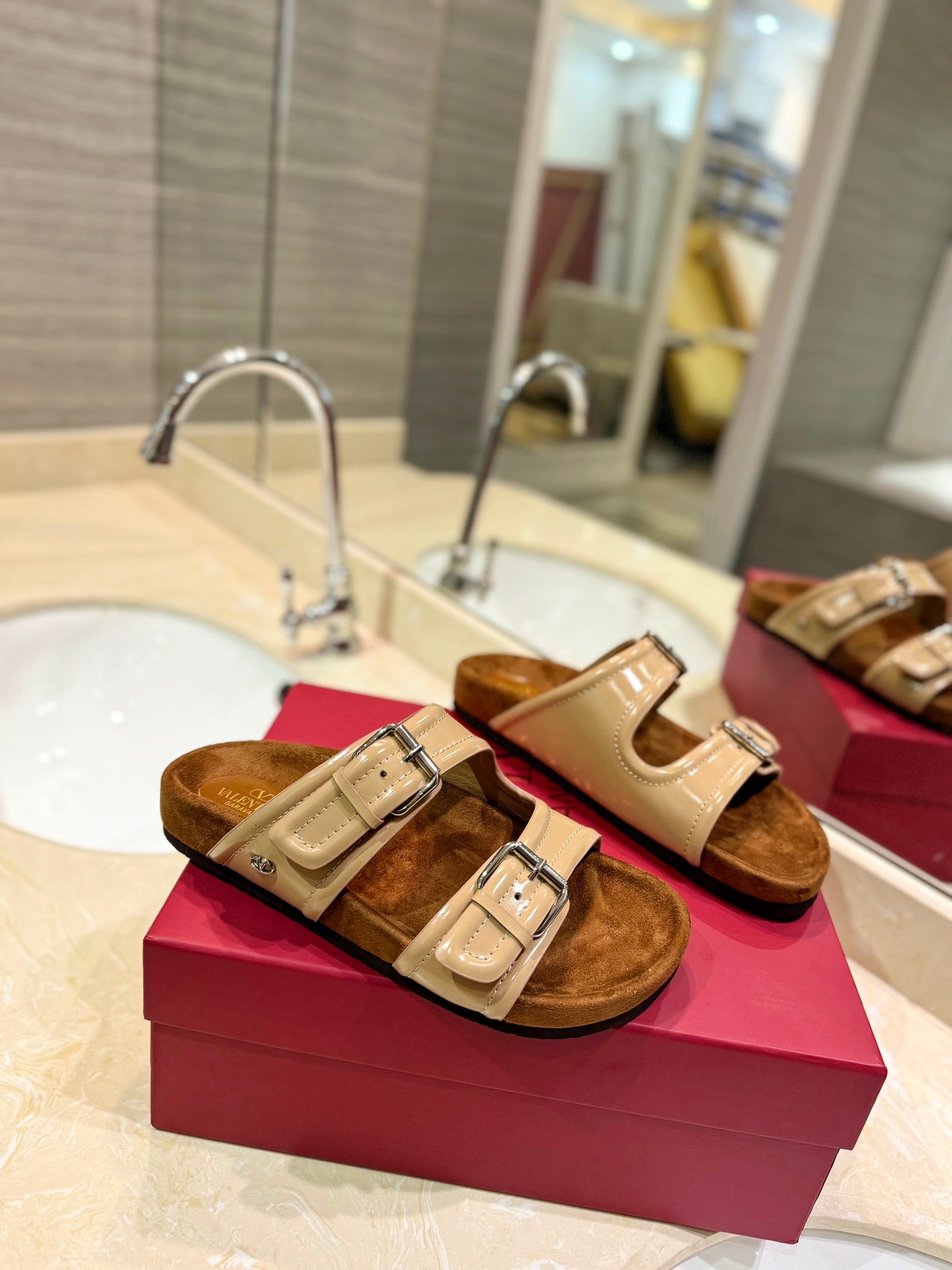VALENTINO 26S FOOTBED SANDALS IN BEIGE GLOSSY LEATHER MIX BROWN SUEDE