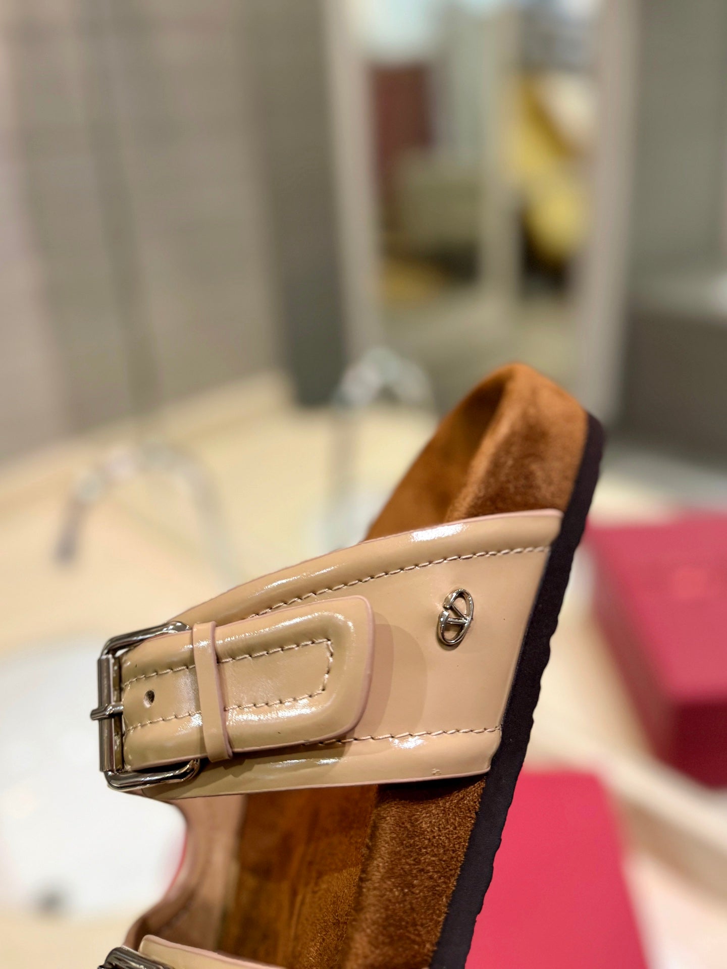 VALENTINO 26S FOOTBED SANDALS IN BEIGE GLOSSY LEATHER MIX BROWN SUEDE