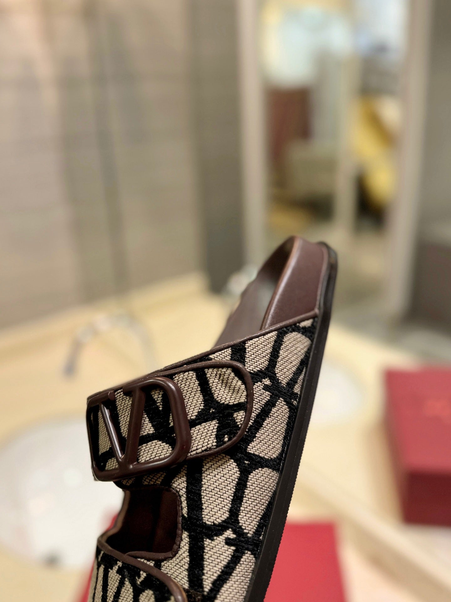 VALENTINO 26S VELCRO SANDALS IN BROWN LEATHER AND BEIGE JACQUARD FABRIC WITH HARDWARE