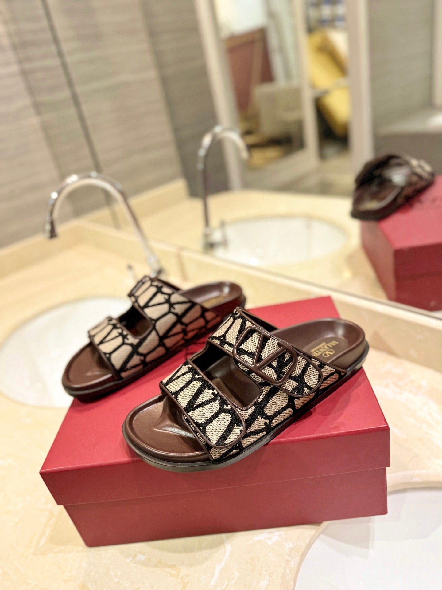 VALENTINO 26S VELCRO SANDALS IN BROWN LEATHER AND BEIGE JACQUARD FABRIC WITH HARDWARE