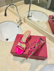 ROCKSTUD MULE SANDALS IN BRIGHT PINK CALFSKIN AND TRANSPARENT PVC FILM