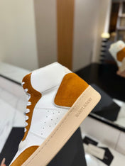 MID-TOP SNEAKERS IN WHITE PERFORATED LAMBSKIN AND BRONZE ORANGE SUEDE
