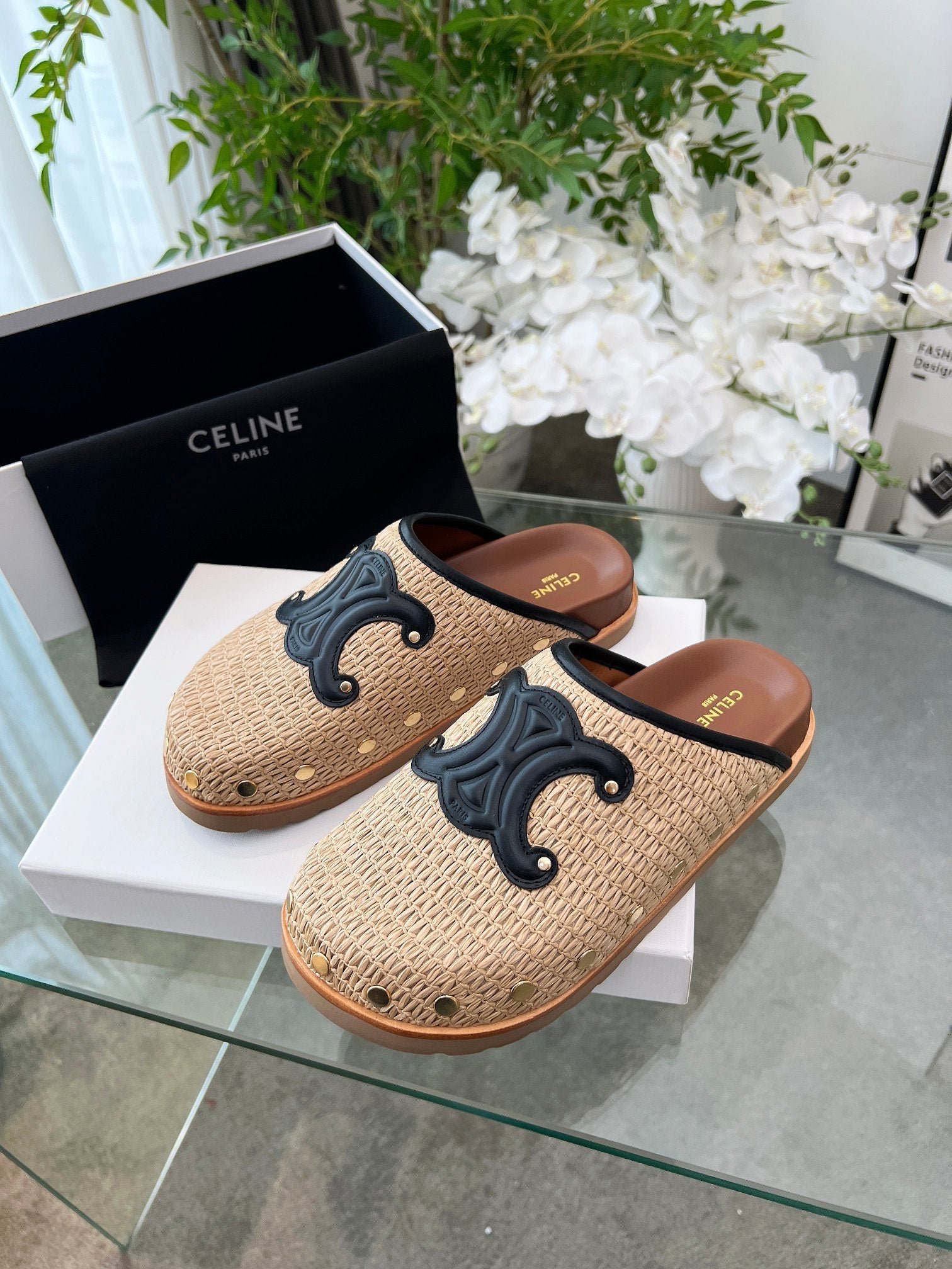 CELINE 26S TRIOMPHE MULES IN BEIGE RAFFIA AND BLACK CALFSKIN
