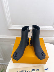 ANKLE BOOTS BLOCK HEEL 5.5 CM IN BLACK PEPPLE CALFSKIN