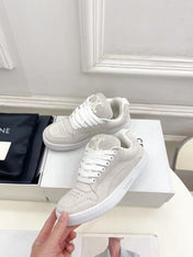 HUNTINGTON LOW LACE-UP SNEAKER IN PALE GRAY SUEDE AND MESH