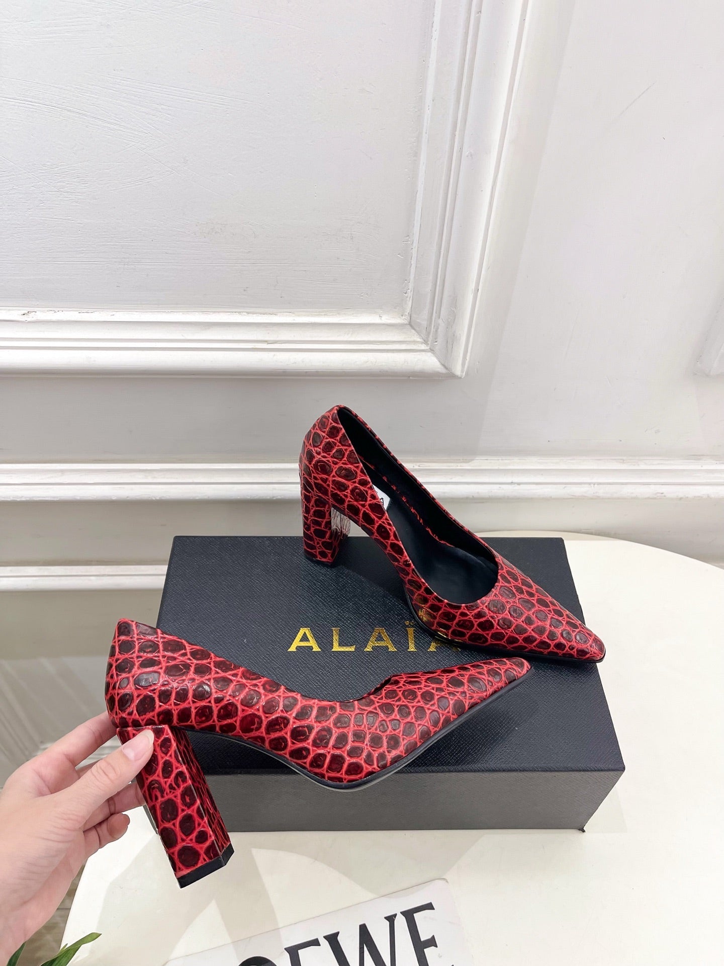 ALAIA 26S HIGH HEELS 95 MM IN DARK RED CROCODILE-EMBOSSED CALFSKIN