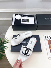 CHANEL 26S FLAT SLIDES IN WHITE LAMBSKIN WITH BLACK CC LOGO