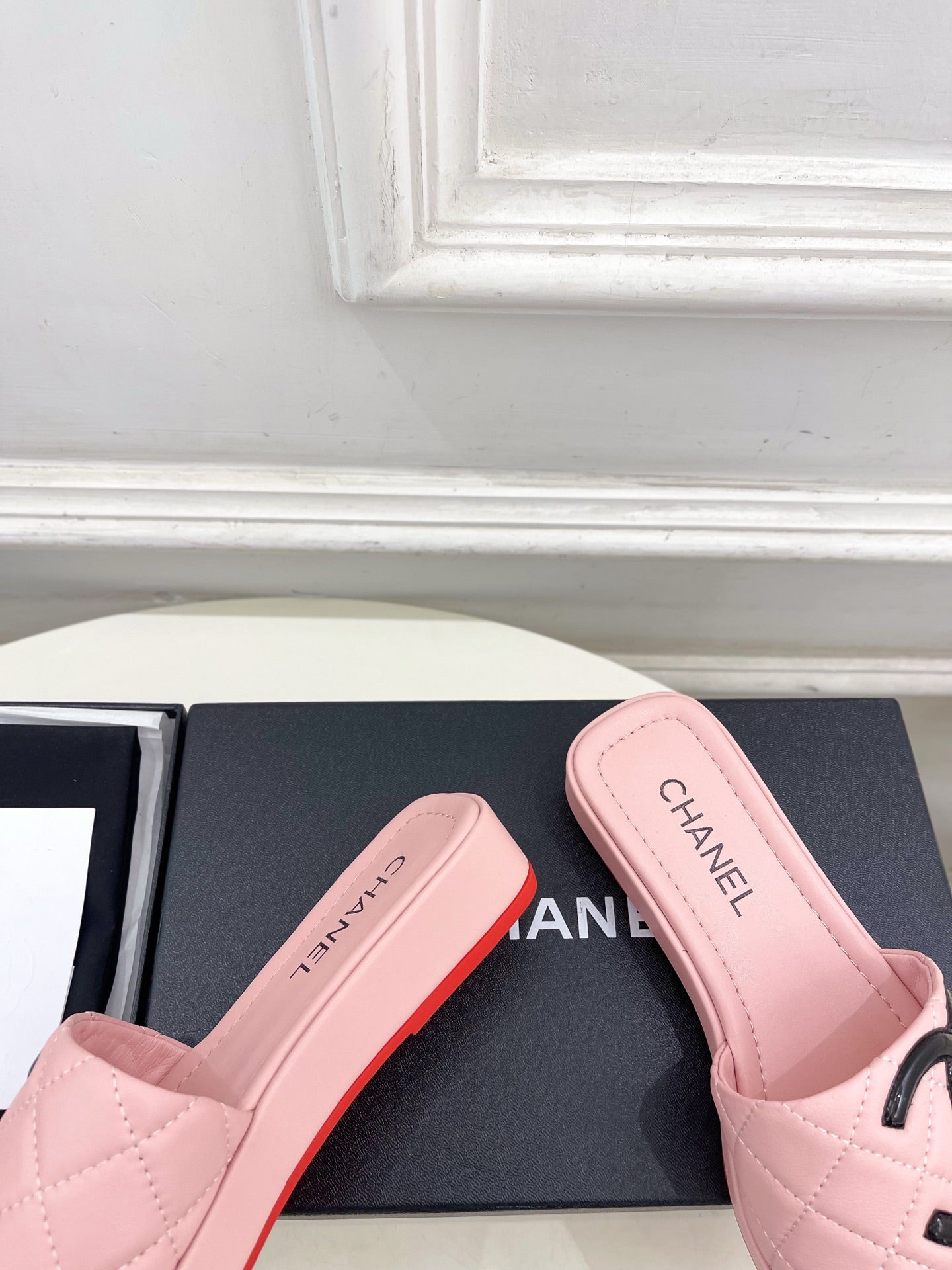 CHANEL 26S FLAT SLIDES IN LIGHT PINK LAMBSKIN WITH BLACK CC LOGO