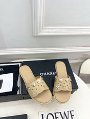 CHANEL 26S FLAT SANDALS IN BEIGE LAMBSKIN CHARM-DECORATED