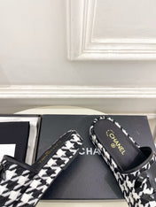 CHANEL 26S SANDALS 35 MM IN BLACK TWEED