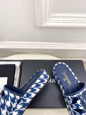 CHANEL 26S SANDALS 35 MM IN NAVY BLUE TWEED