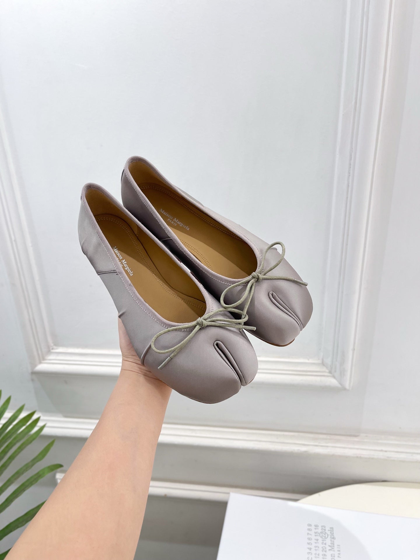LOEWE 26S SPLIT-TOE BALLET FLATS IN GREY SILK