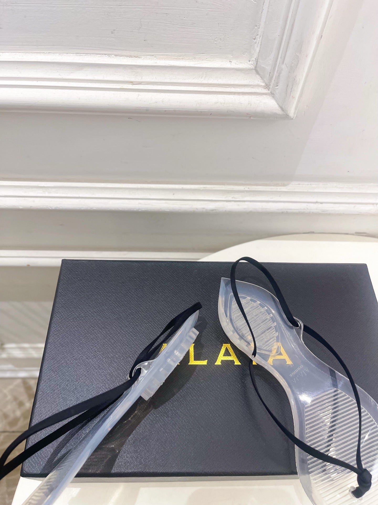 ALAIA 26S POINTED-TOE THONG SANDALS IN BLACK SATIN AND TRANSPARENT PVC