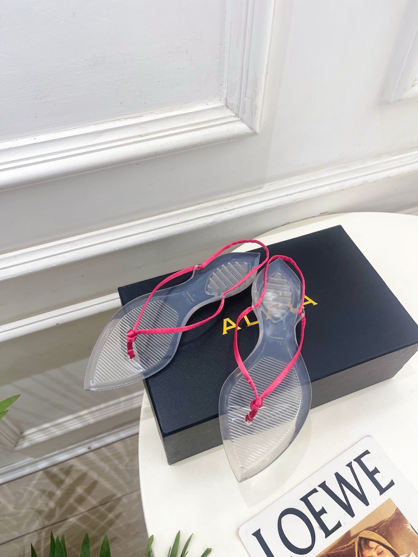 ALAIA 26S POINTED-TOE THONG SANDALS IN DARK PINK SATIN AND TRANSPARENT PVC