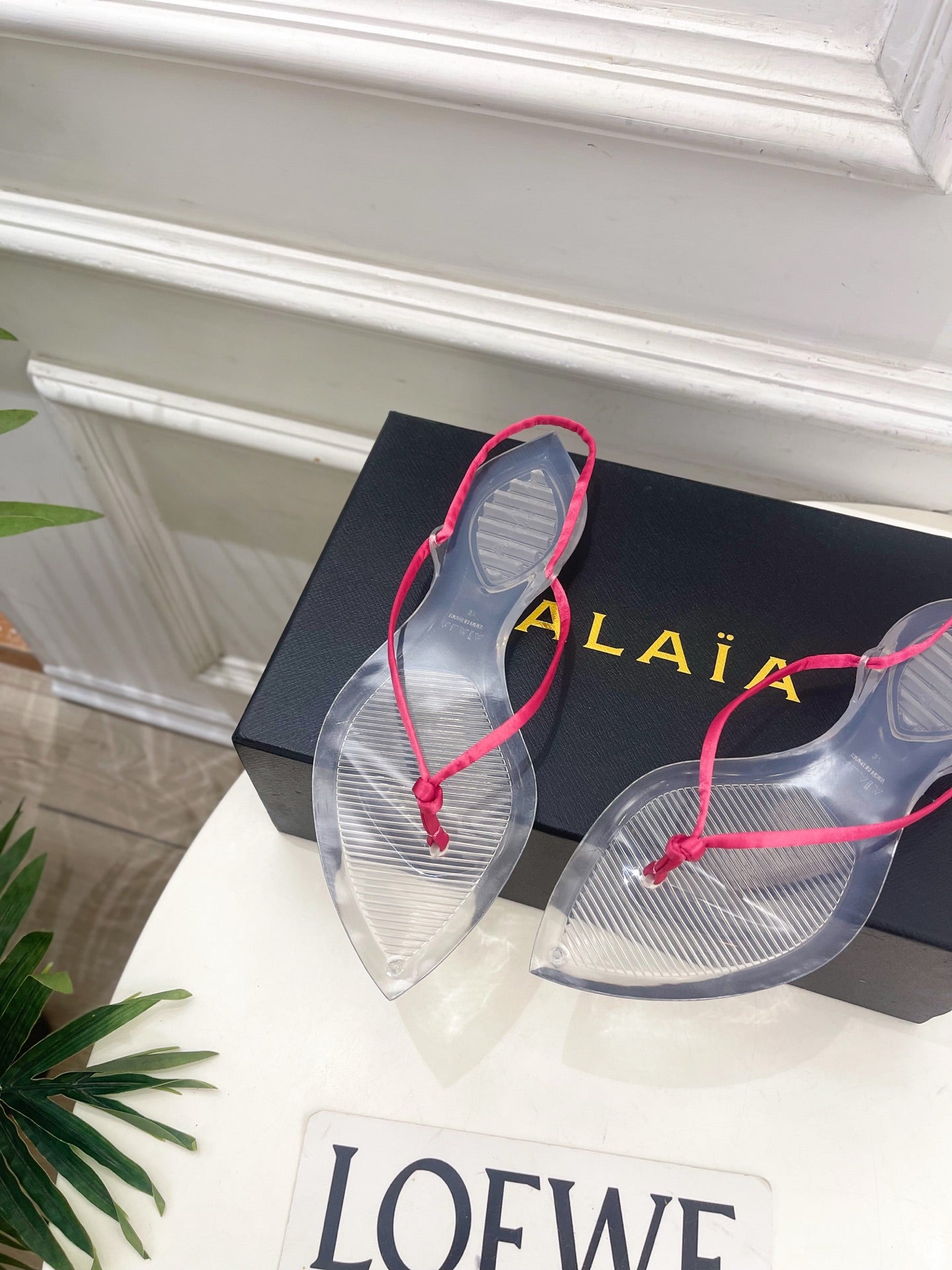 ALAIA 26S POINTED-TOE THONG SANDALS IN DARK PINK SATIN AND TRANSPARENT PVC