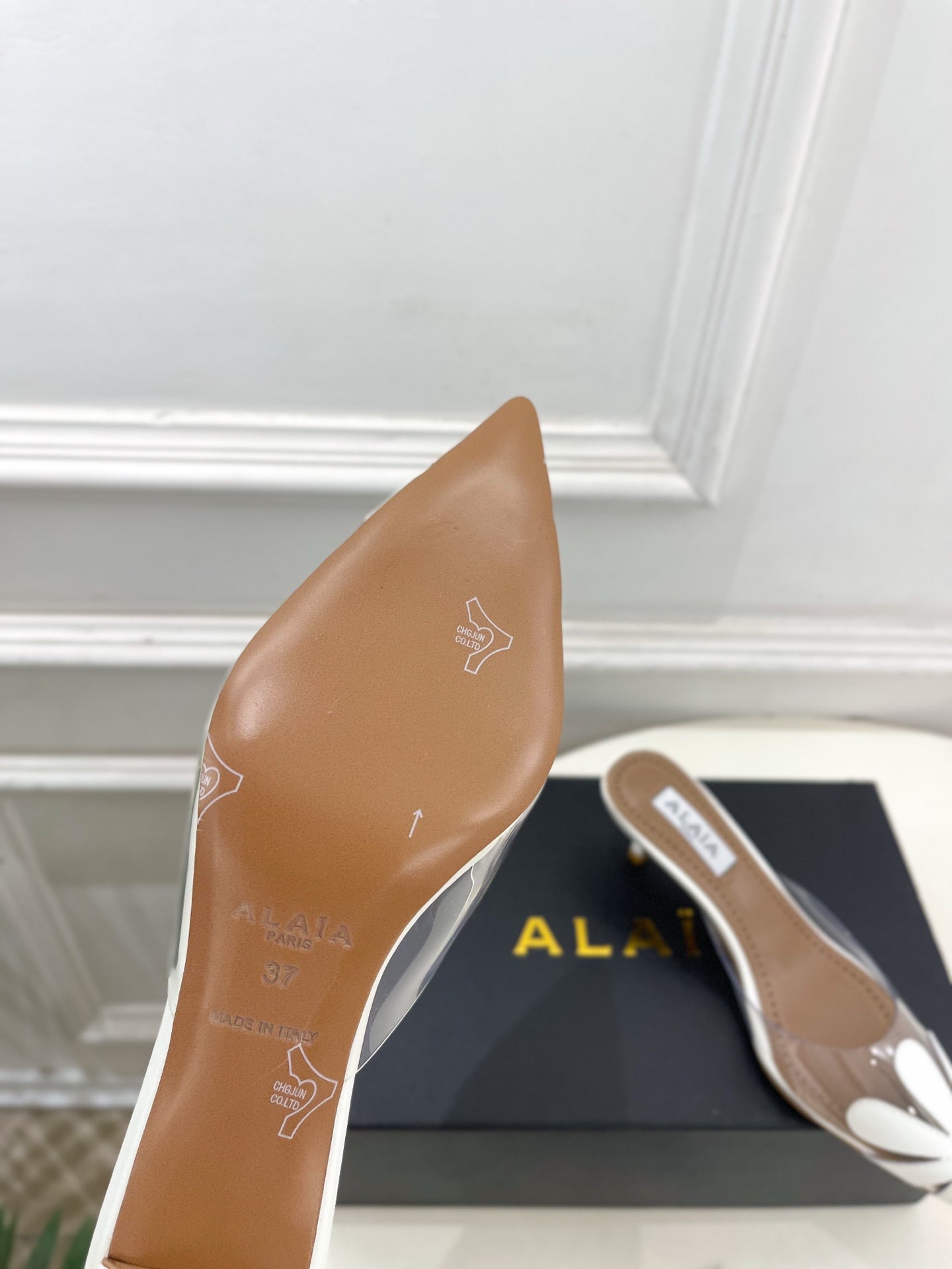 ALAIA 26S MULE HEELS 55 MM IN WHITE LAMBSKIN AND TRANSPARENT PVC