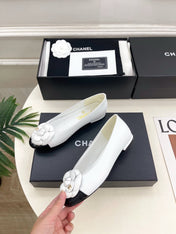 CHANEL 26S BALLET FLATS IN WHITE LAMBSKIN WITH FLOWER EMBELLISHMENT