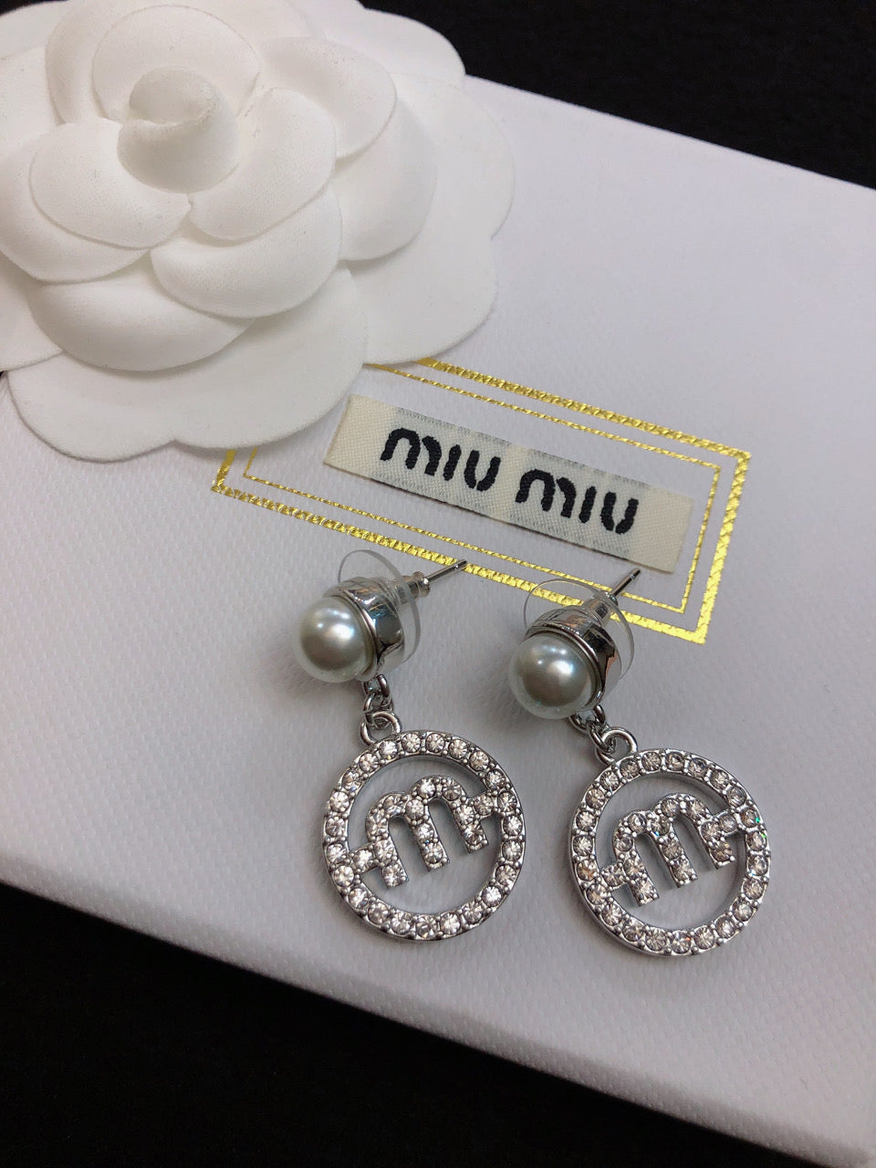 MIUMIU 26S PEARL DROP CRYSTAL LOGO CIRCLE EARRINGS IN SILVER TONE METAL 615772