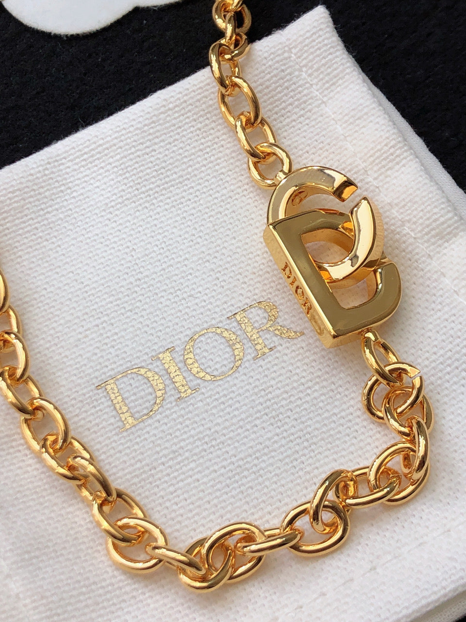 CD 26S CD LOGO CHUNKY CHAIN NECKLACE IN GOLD TONE METAL 631003
