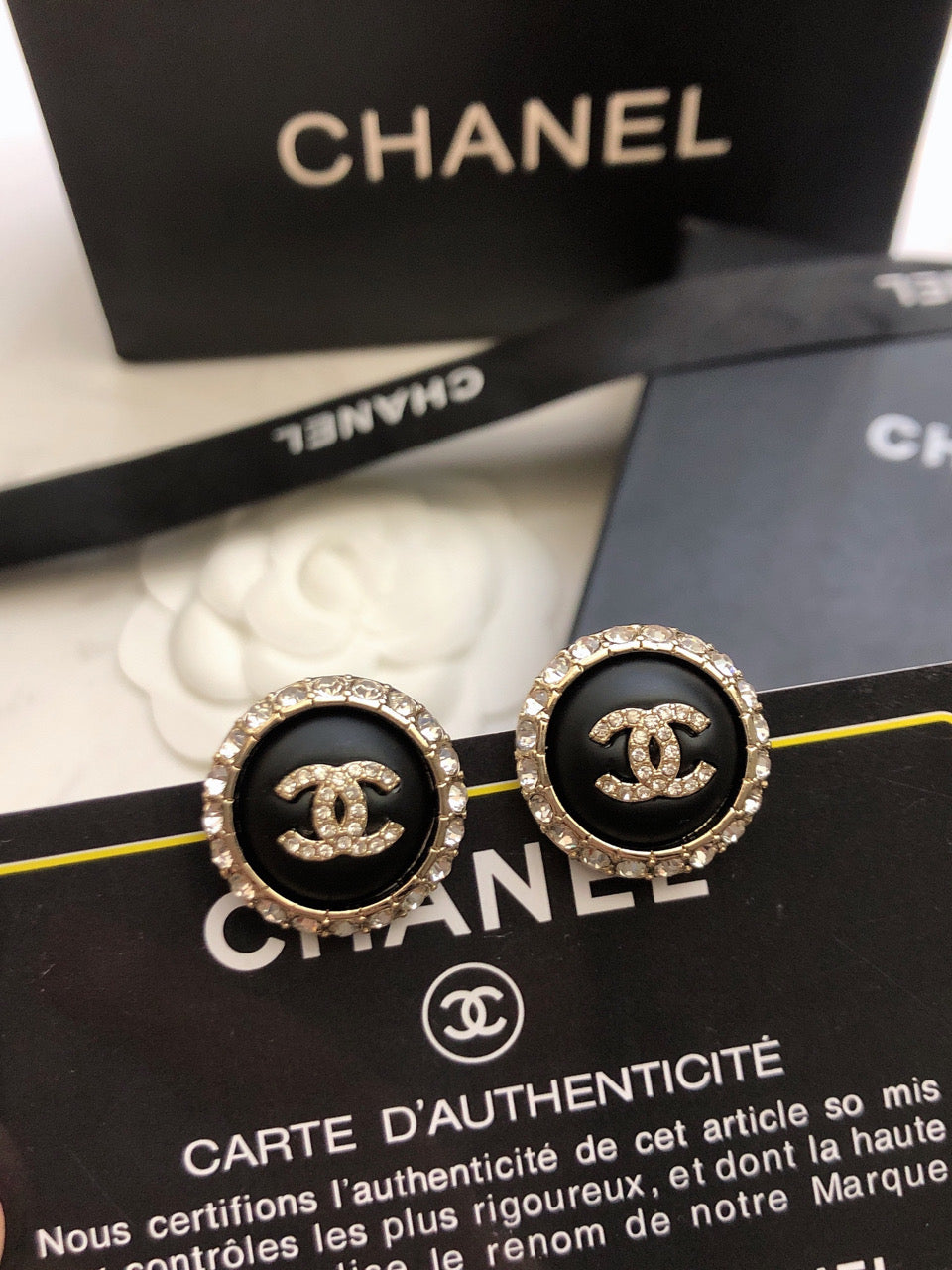 CHANEL 26S DOUBLE C LOGO BLACK ENAMEL CRYSTAL FRAME STUD EARRINGS IN GOLD METAL 633330